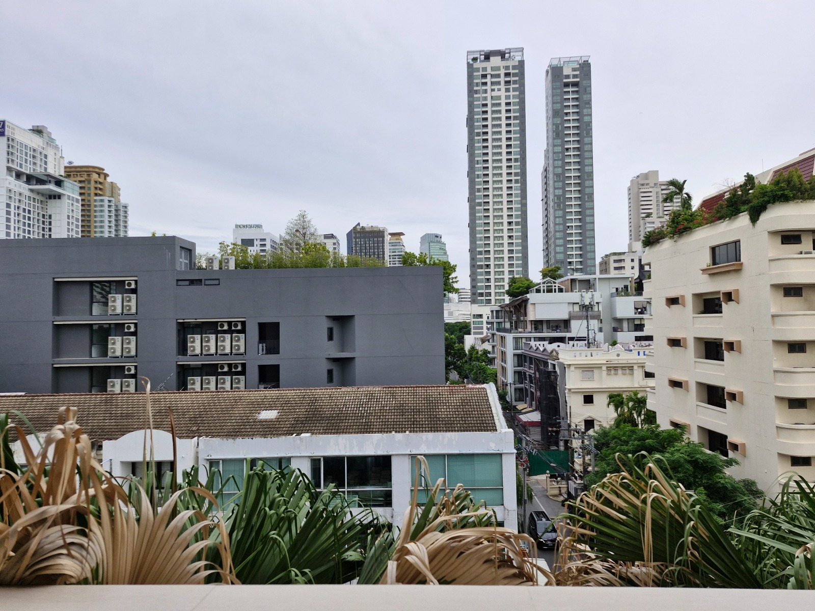 3-Bed 2-Bath 150 sqm Condo at D.S. Tower 2 Near Phrom Phong BTS for Rent 65K THB
