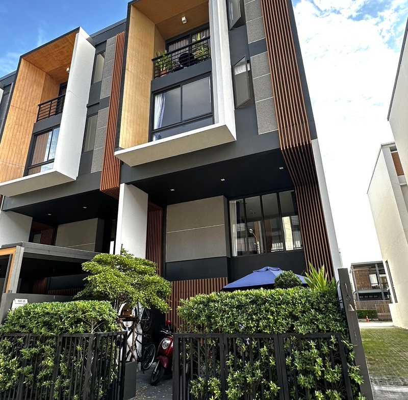 3-Bed 4-Bath 220 sqm Townhome for Rent at Moo Baan Shizen, Near BTS On Nut – 100,000 THB/Month