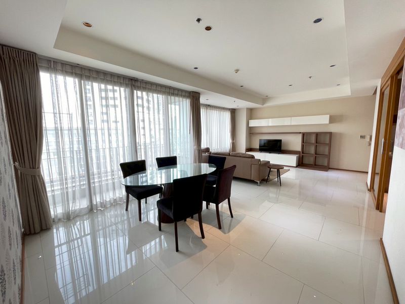 2-Bed 3-Bath 108sqm Condo for Rent 60,000 THB at The Emporio Place, BTS Phrom Phong