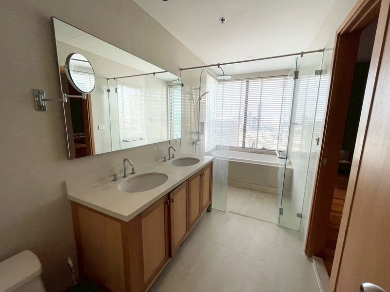 2-Bed 3-Bath 108sqm Condo for Rent 60,000 THB at The Emporio Place, BTS Phrom Phong