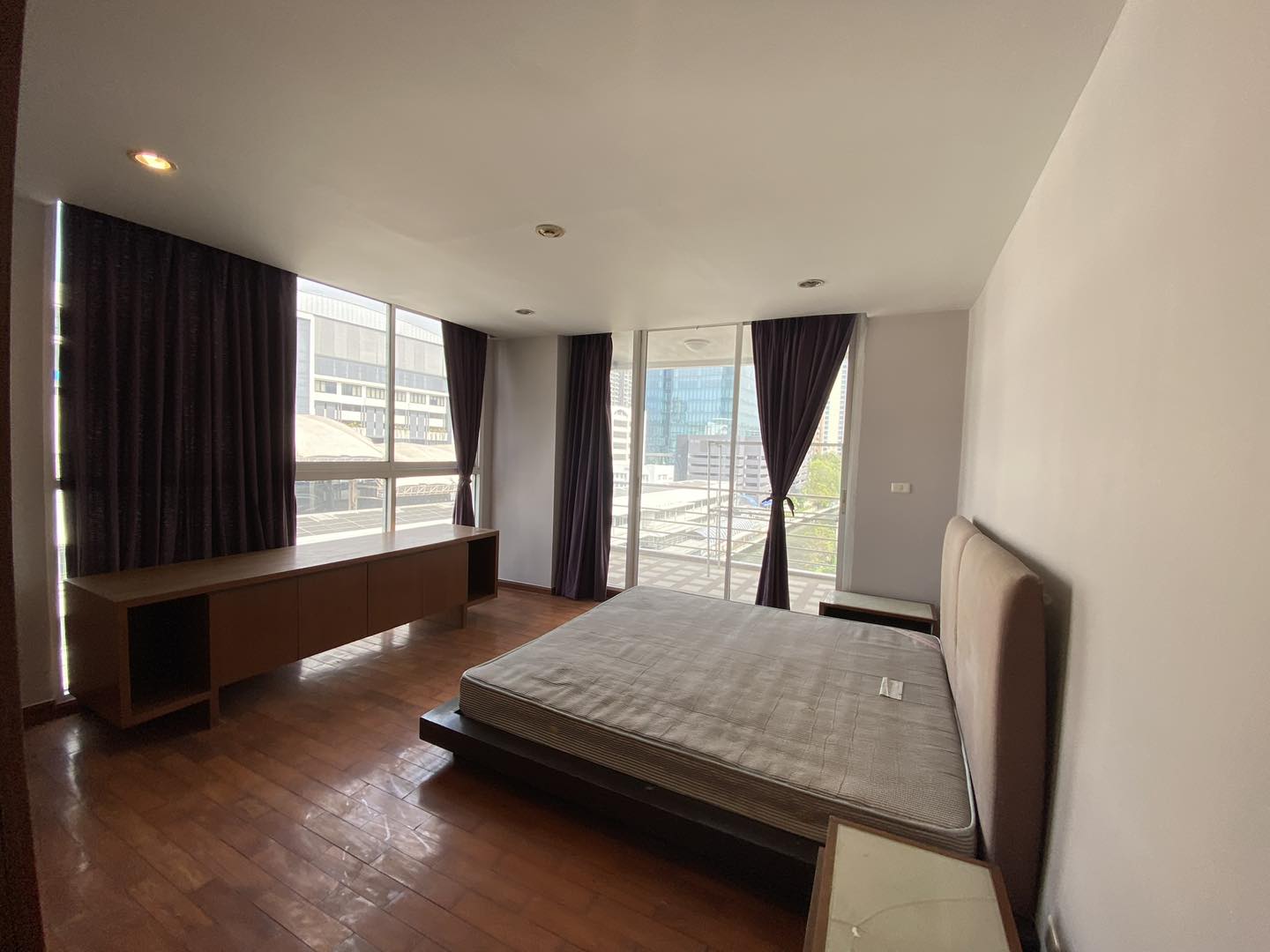 4-Bed 4-Bath 229 sqm Condo at The Peaks Residence near BTS Asoke for Sale 17M THB