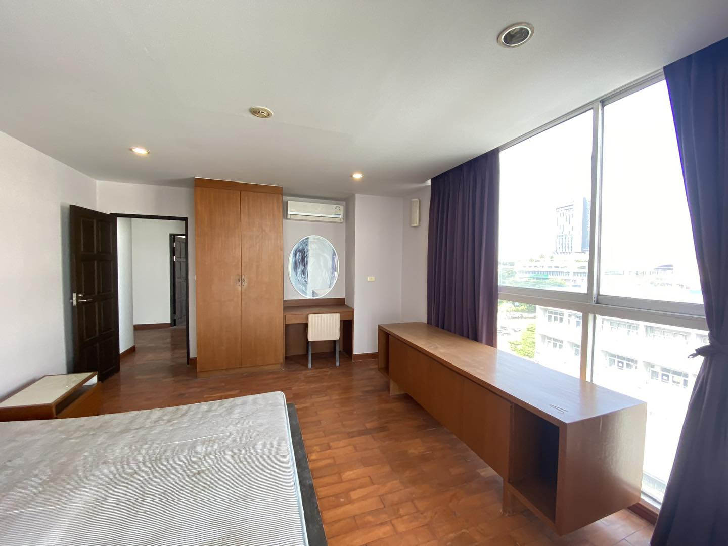 4-Bed 4-Bath 229 sqm Condo at The Peaks Residence near BTS Asoke for Sale 17M THB
