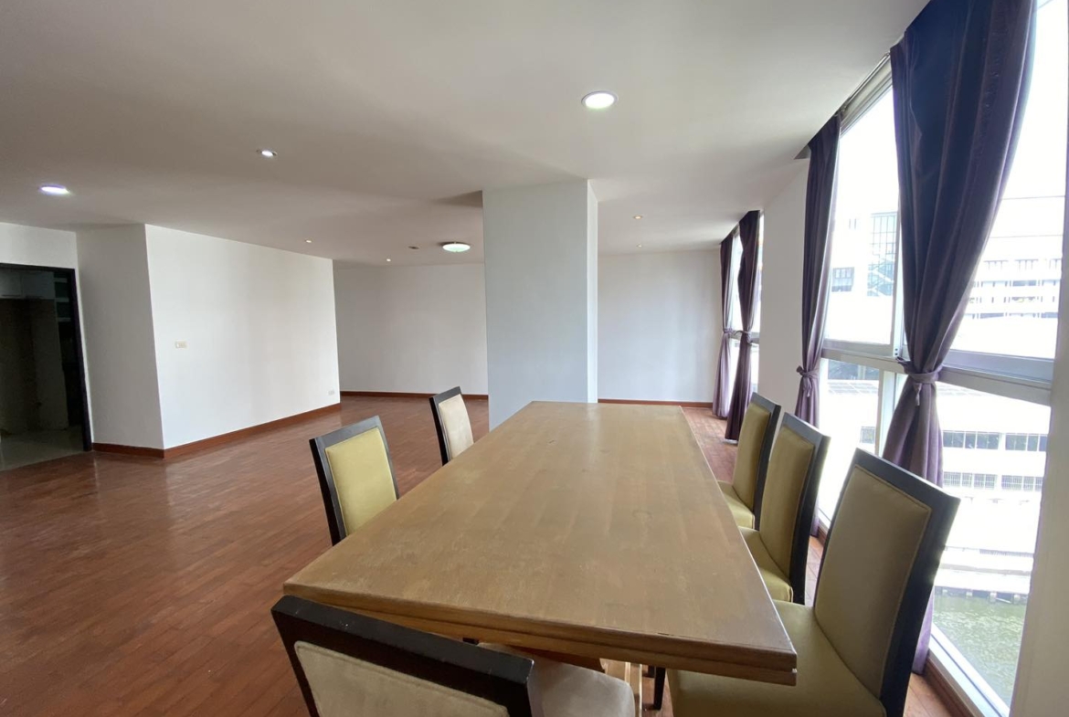 4-Bed 4-Bath 229 sqm Condo at The Peaks Residence near BTS Asoke for Sale 17M THB