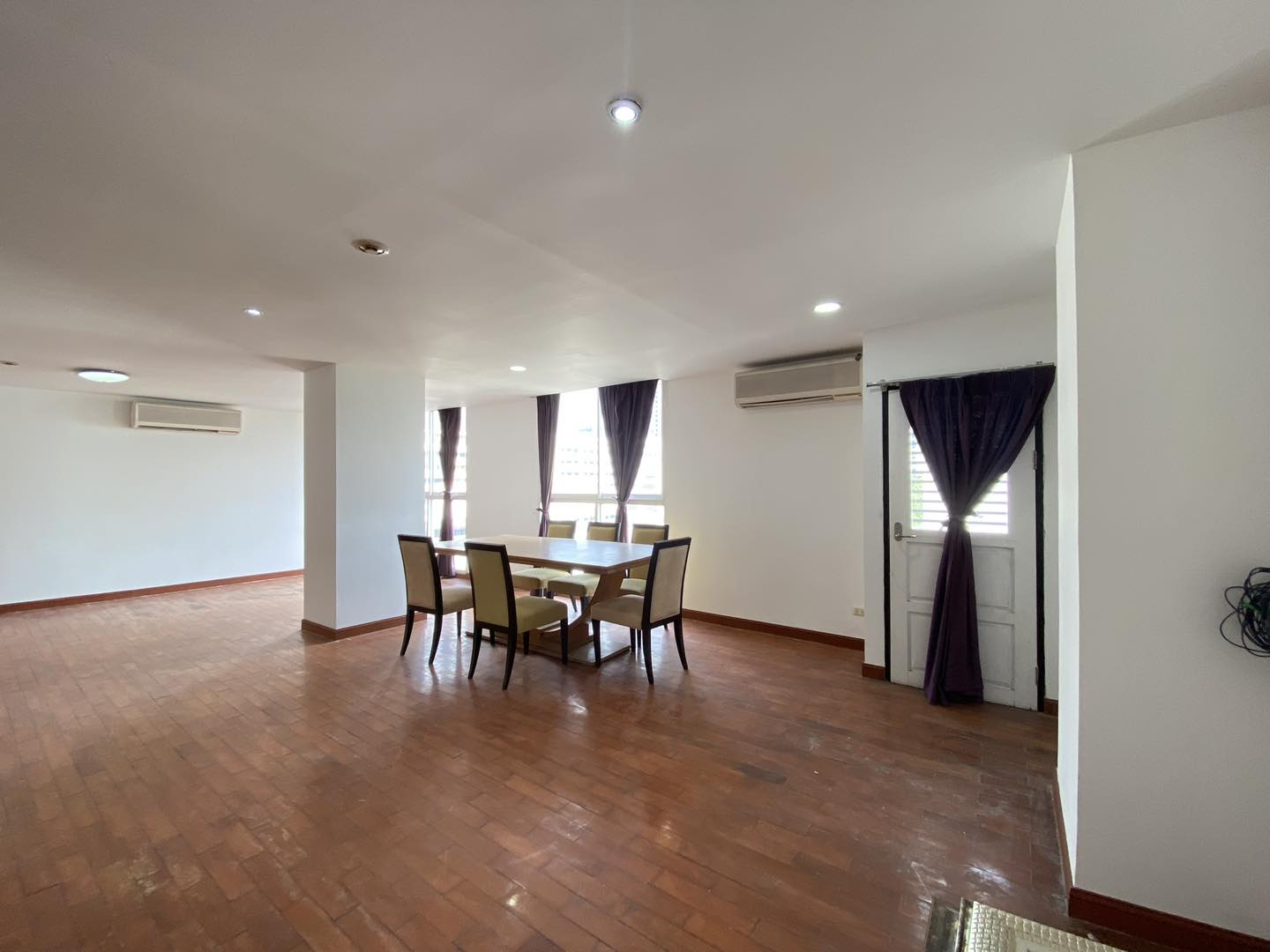4-Bed 4-Bath 229 sqm Condo at The Peaks Residence near BTS Asoke for Sale 17M THB