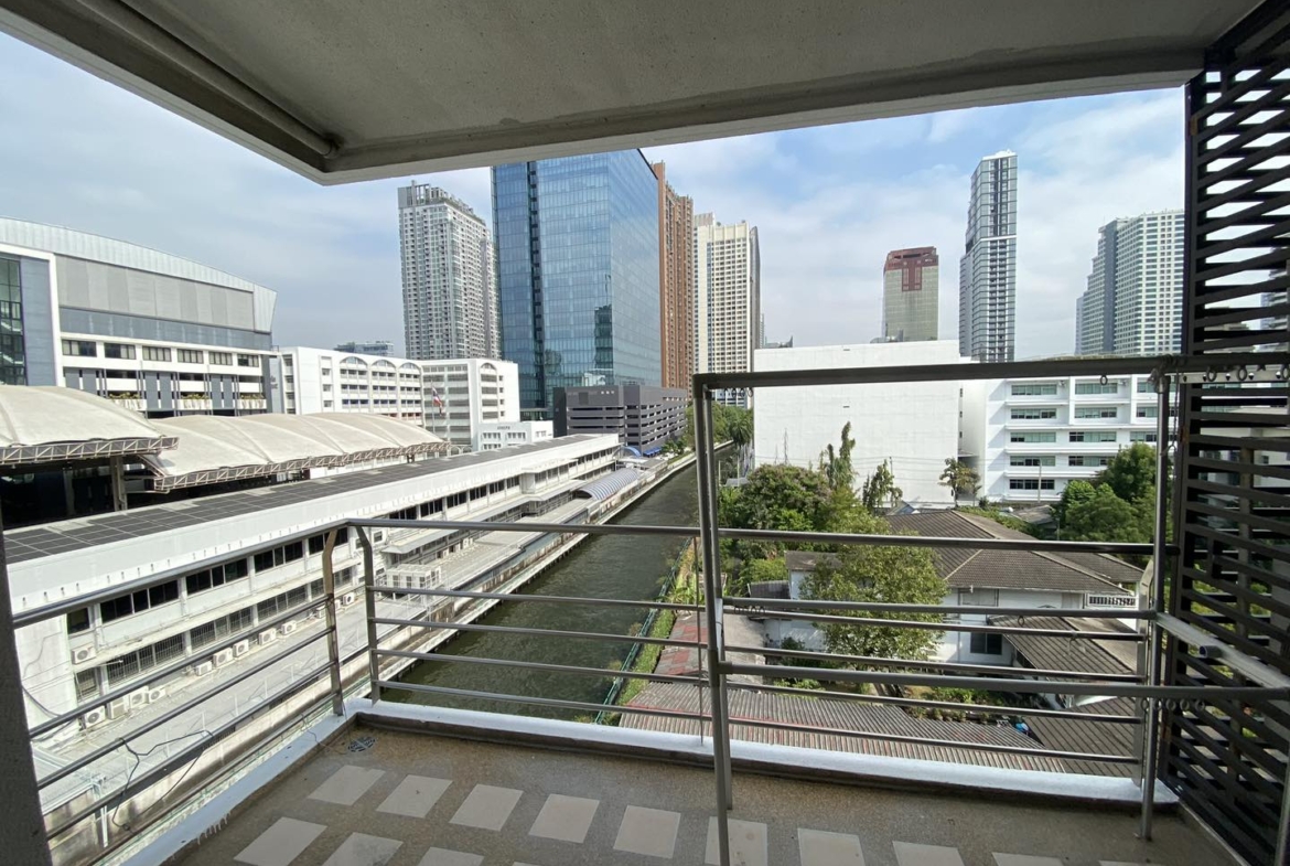 4-Bed 4-Bath 229 sqm Condo at The Peaks Residence near BTS Asoke for Sale 17M THB