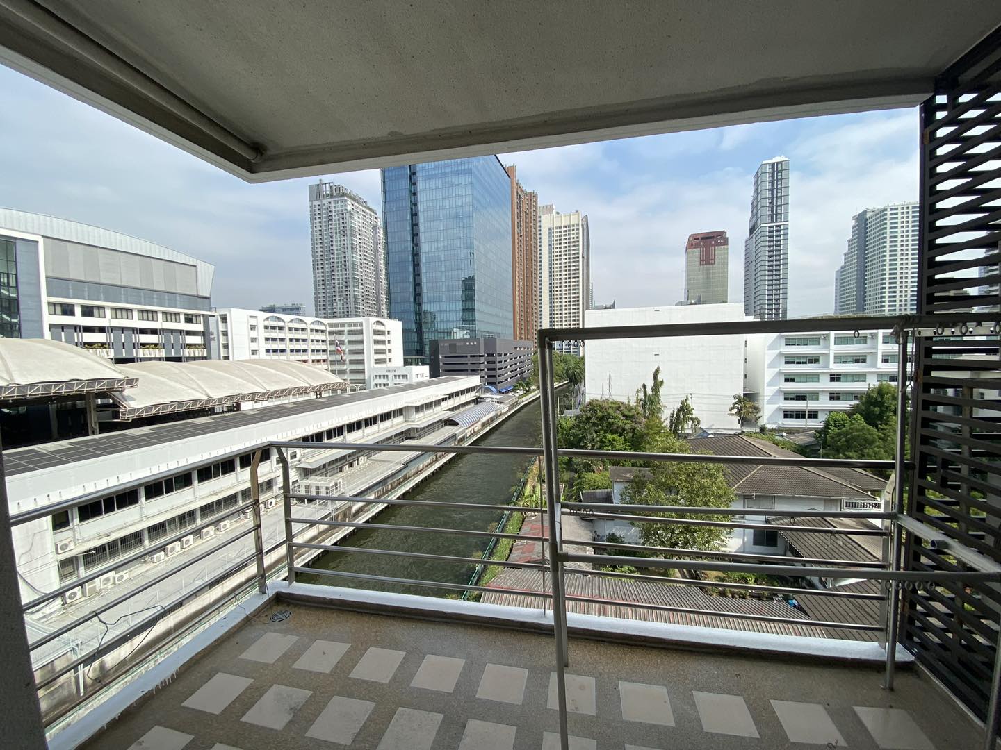 4-Bed 4-Bath 229 sqm Condo at The Peaks Residence near BTS Asoke for Sale 17M THB
