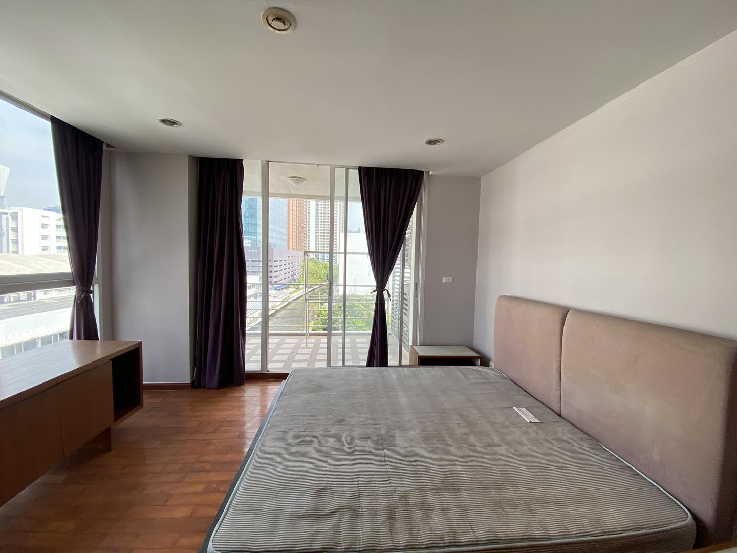 4-Bed 4-Bath 229 sqm Condo at The Peaks Residence near BTS Asoke for Sale 17M THB
