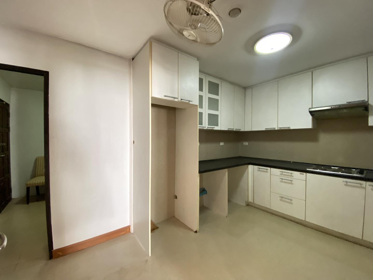 4-Bed 4-Bath 229 sqm Condo at The Peaks Residence near BTS Asoke for Sale 17M THB