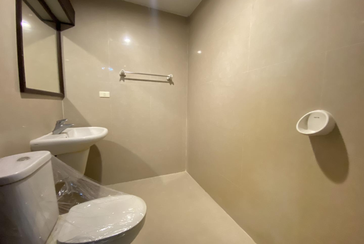 4-Bed 4-Bath 229 sqm Condo at The Peaks Residence near BTS Asoke for Sale 17M THB
