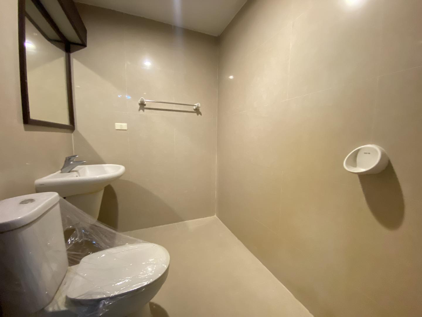 4-Bed 4-Bath 229 sqm Condo at The Peaks Residence near BTS Asoke for Sale 17M THB