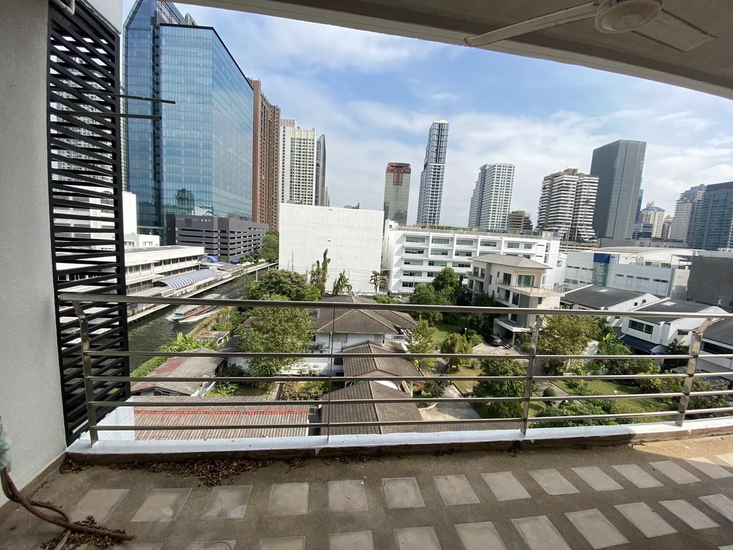 4-Bed 4-Bath 229 sqm Condo at The Peaks Residence near BTS Asoke for Sale 17M THB