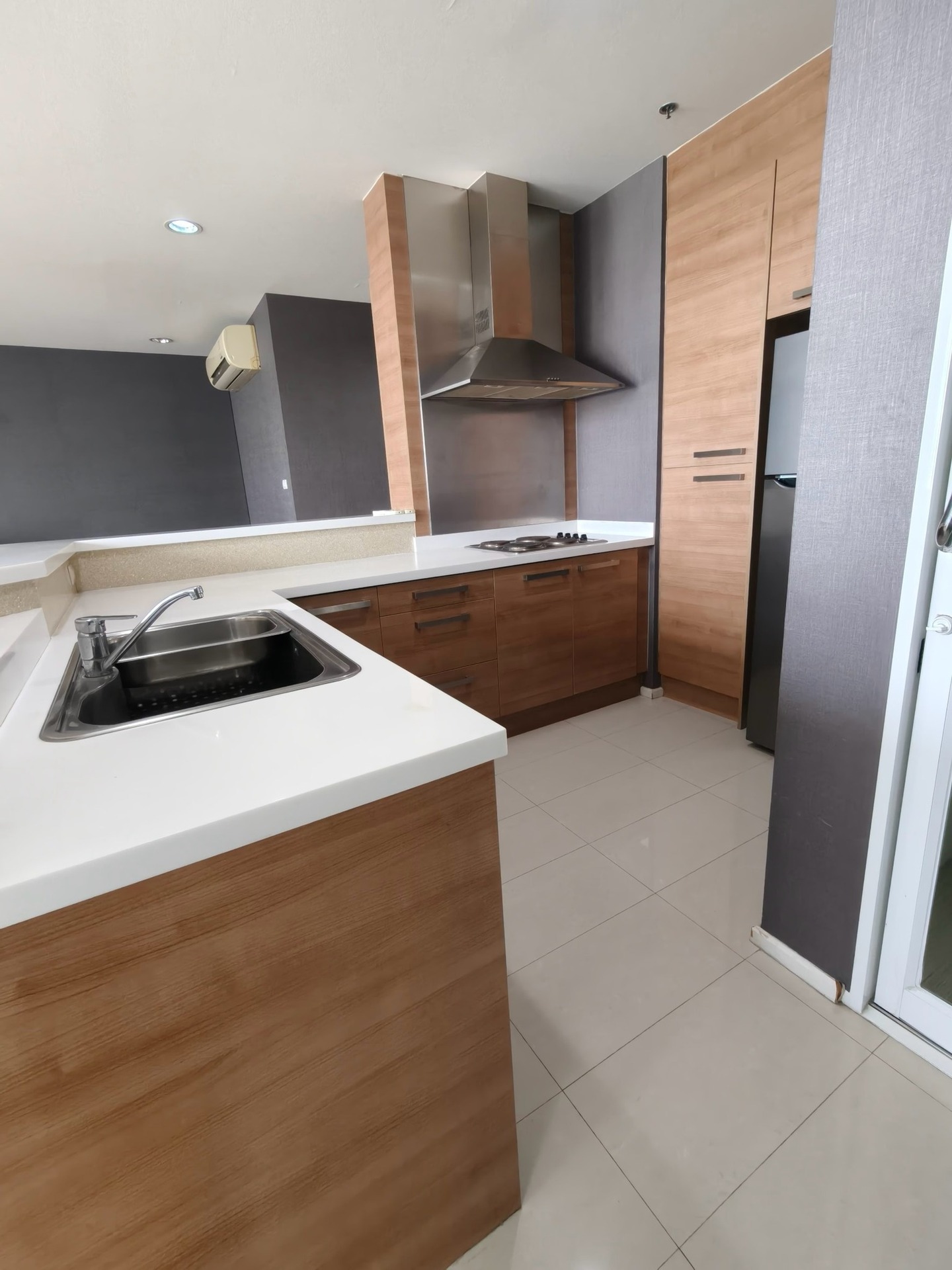 2-Bed 2-Bath 98.6 sqm Villa Sikhara Condo near BTS Thong Lo for Rent 48K THB