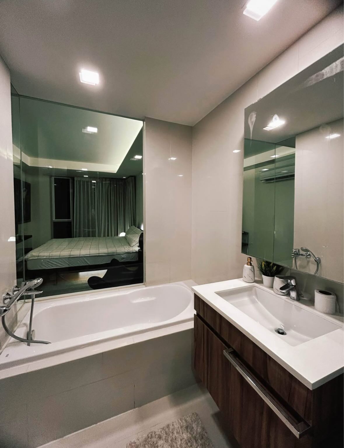 2-Bed 2-Bath 71 sqm Via 31 Condo near BTS Phrom Phong for Rent 45K THB