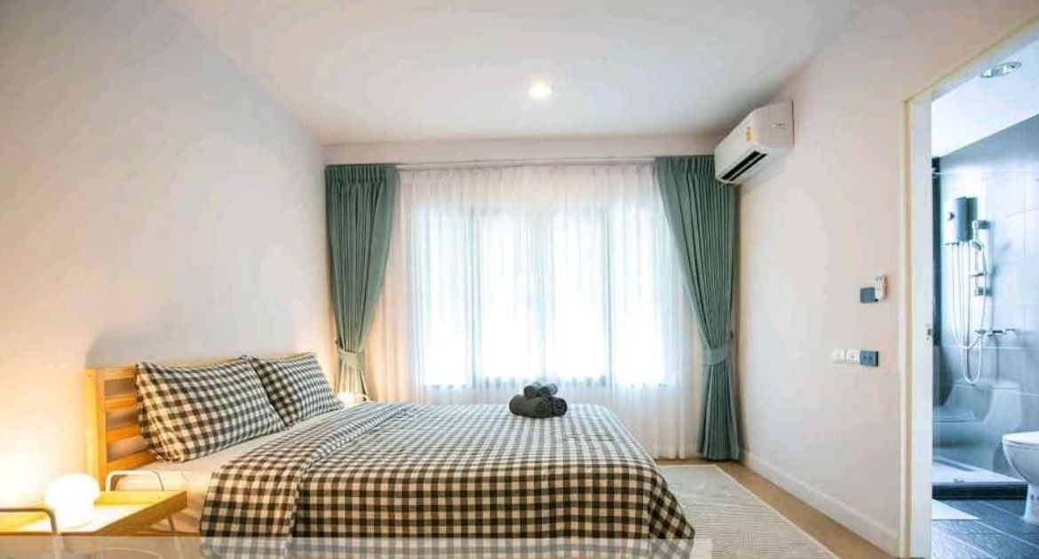 5-Bed 4-Bath 240 sqm Townhouse at Areeya Mandarina Sukhumvit 77 near BTS On Nut for Rent 70K THB/month