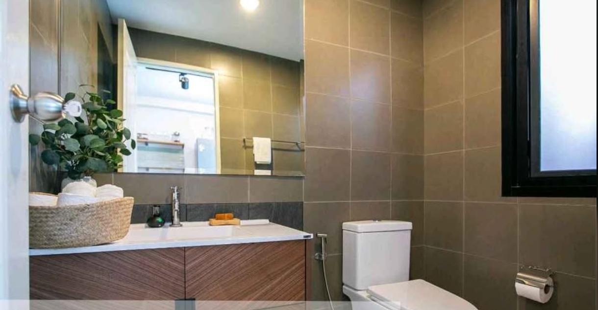 5-Bed 4-Bath 240 sqm Townhouse at Areeya Mandarina Sukhumvit 77 near BTS On Nut for Rent 70K THB/month