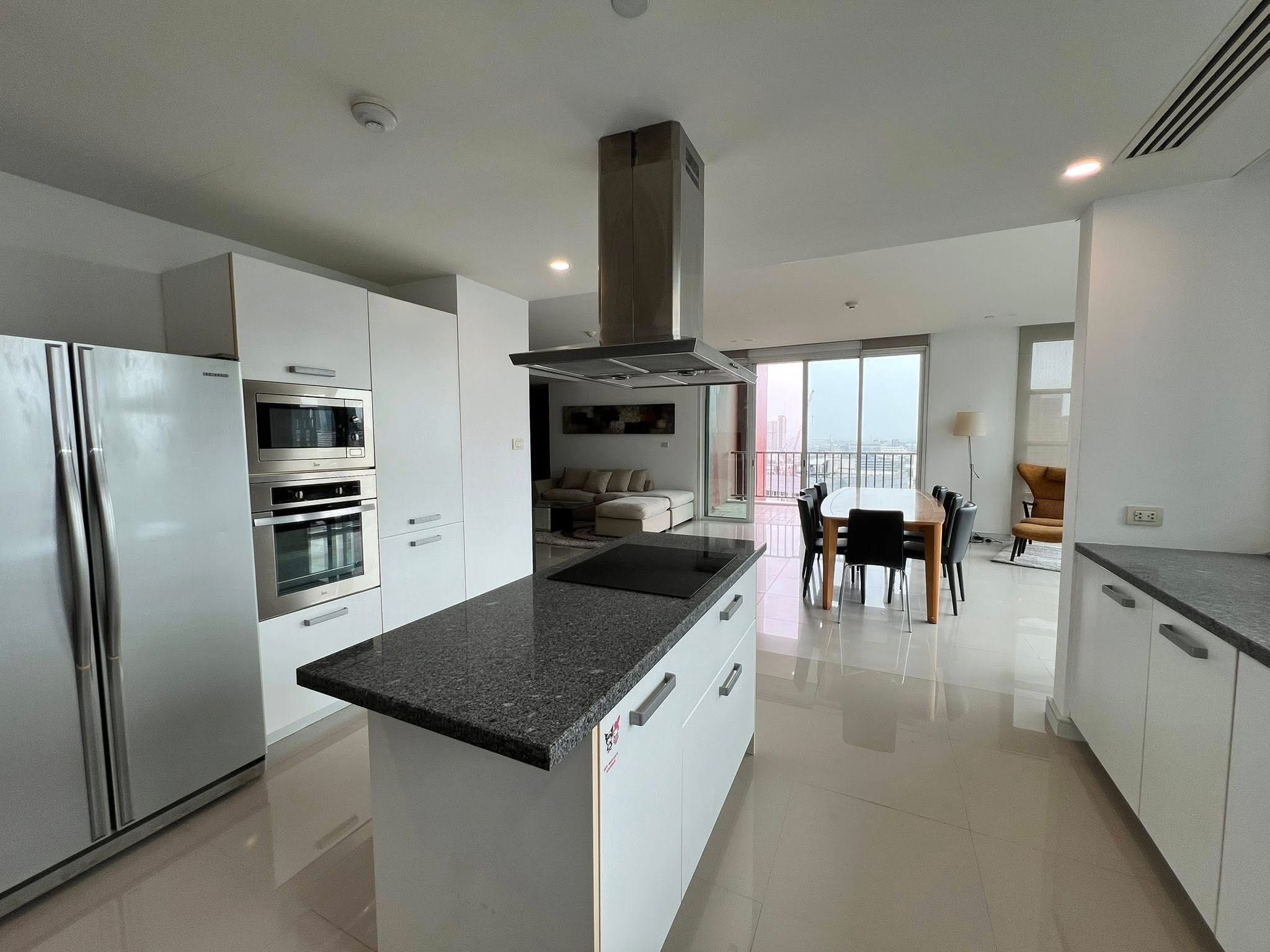 3-Bed 3-Bath 170 sqm Fullerton Sukhumvit Condo Near BTS Ekkamai for Rent 90K THB