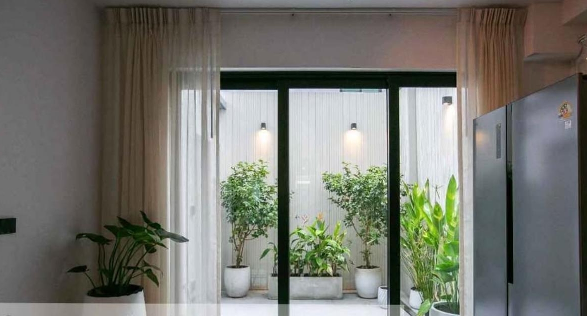 5-Bed 4-Bath 240 sqm Townhouse at Areeya Mandarina Sukhumvit 77 near BTS On Nut for Rent 70K THB/month
