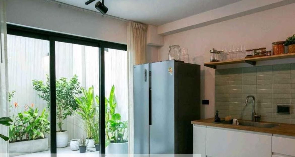 5-Bed 4-Bath 240 sqm Townhouse at Areeya Mandarina Sukhumvit 77 near BTS On Nut for Rent 70K THB/month