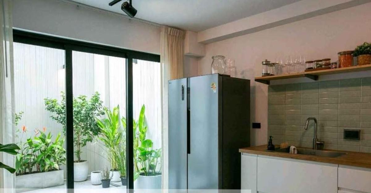 5-Bed 4-Bath 240 sqm Townhouse at Areeya Mandarina Sukhumvit 77 near BTS On Nut for Rent 70K THB/month
