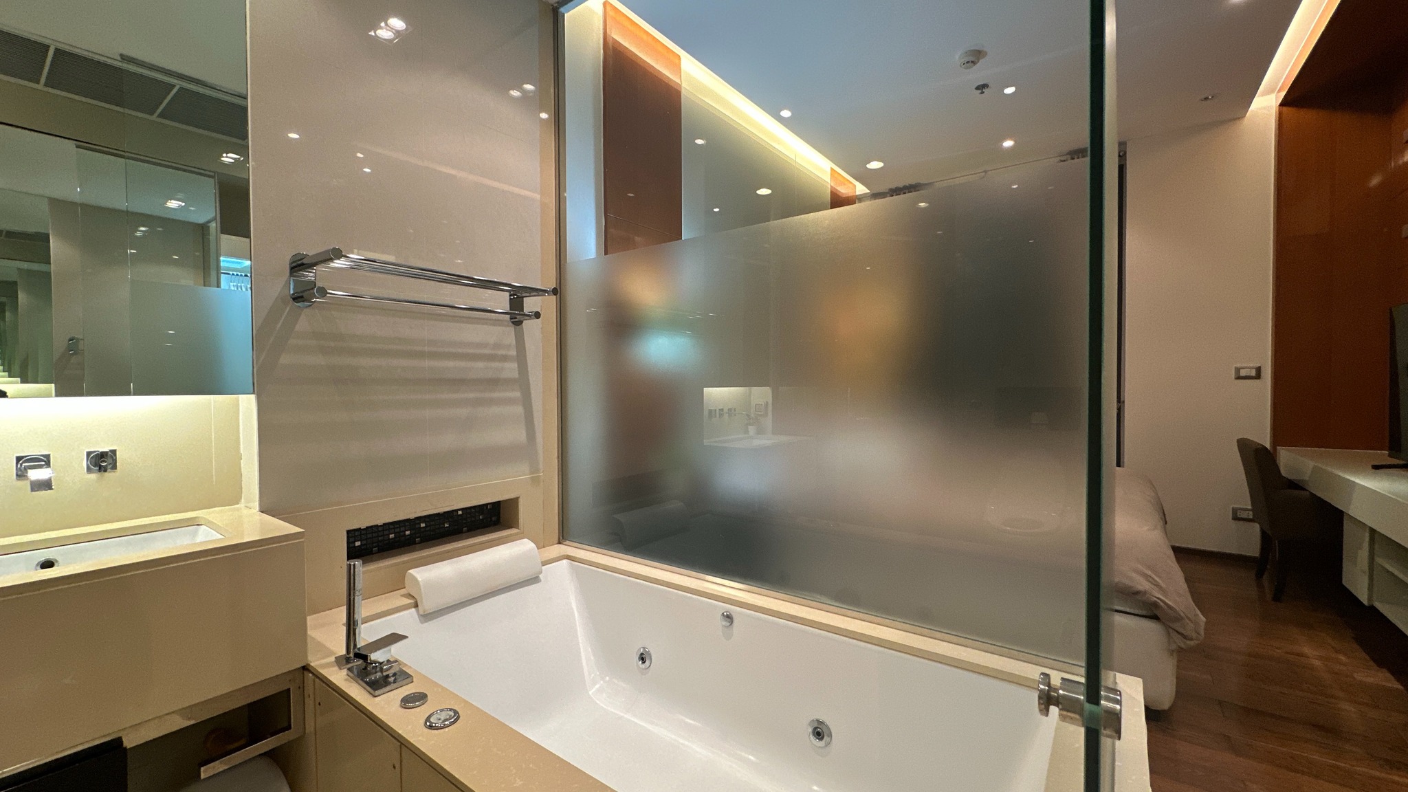 1-Bed 1-Bath Condo 45 sqm at The Address 28 near BTS Phrom Phong – Rent 40K THB / Sale 8.9M THB