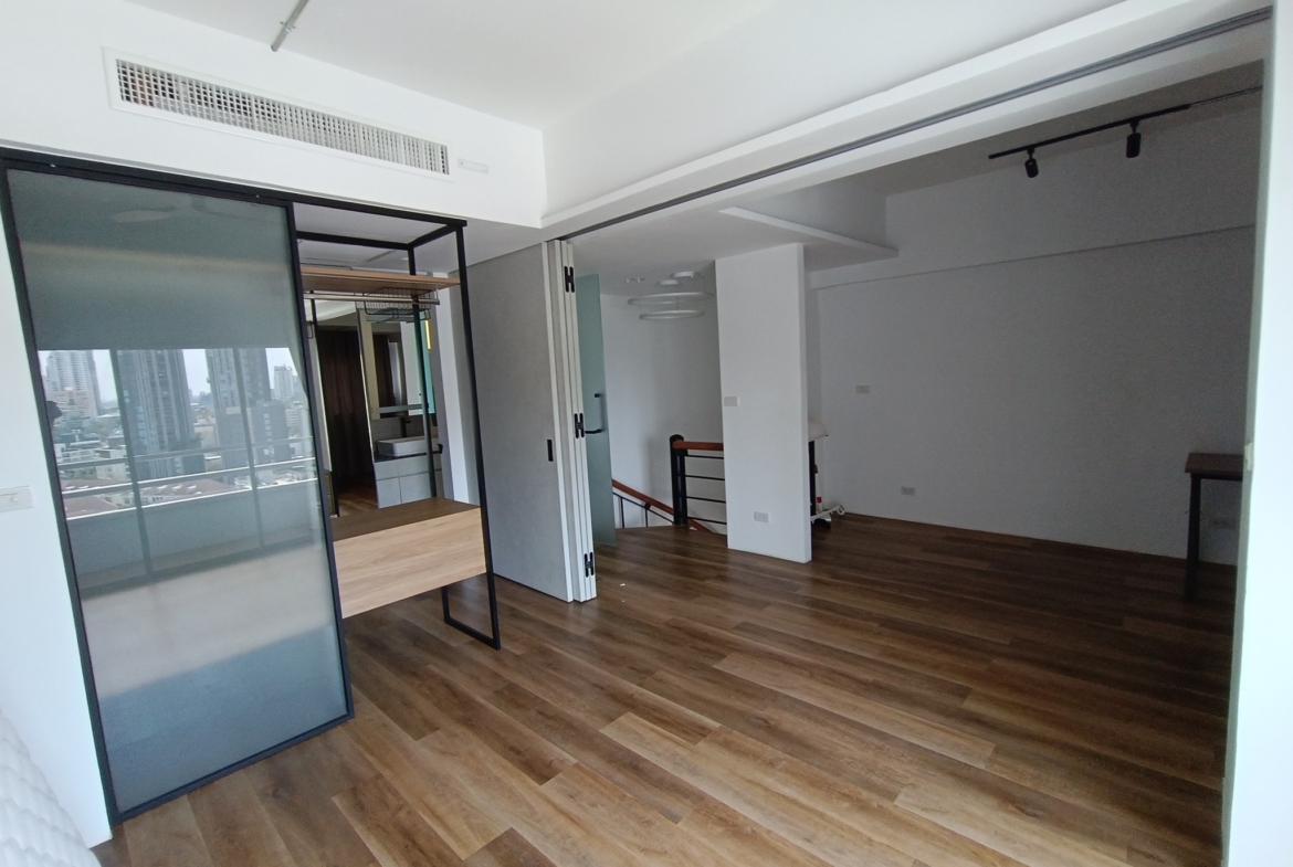 2-Bed 2-Bath 96 sqm Condo at Thong Lo Tower near BTS Thong Lo for Sale 11M THB