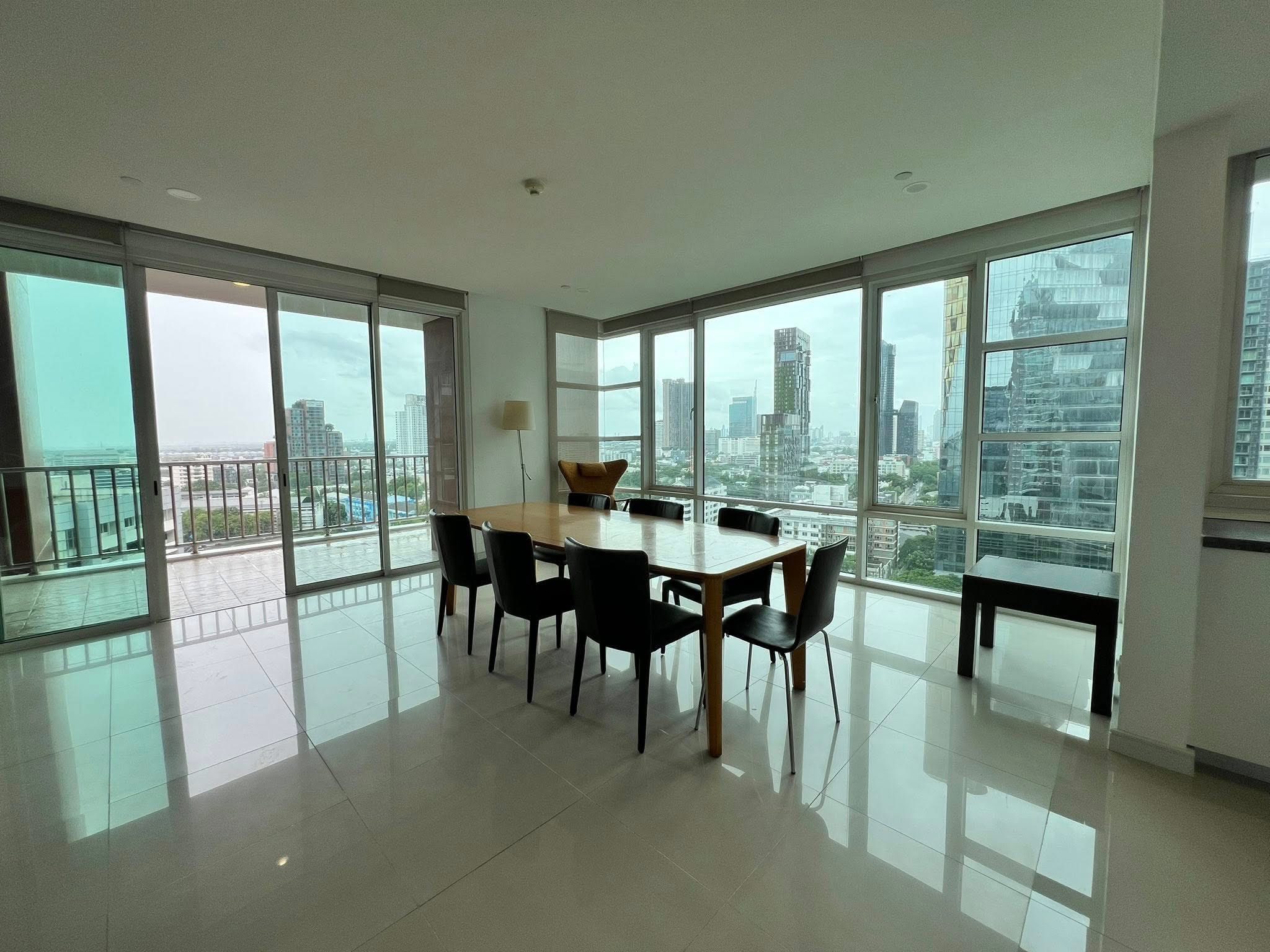 3-Bed 3-Bath 170 sqm Fullerton Sukhumvit Condo Near BTS Ekkamai for Rent 90K THB