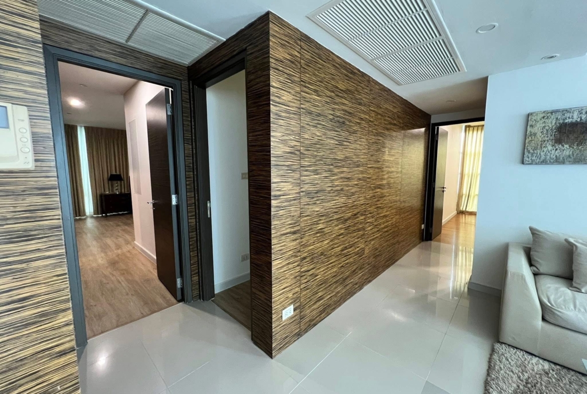 3-Bed 3-Bath 170 sqm Fullerton Sukhumvit Condo Near BTS Ekkamai for Rent 90K THB
