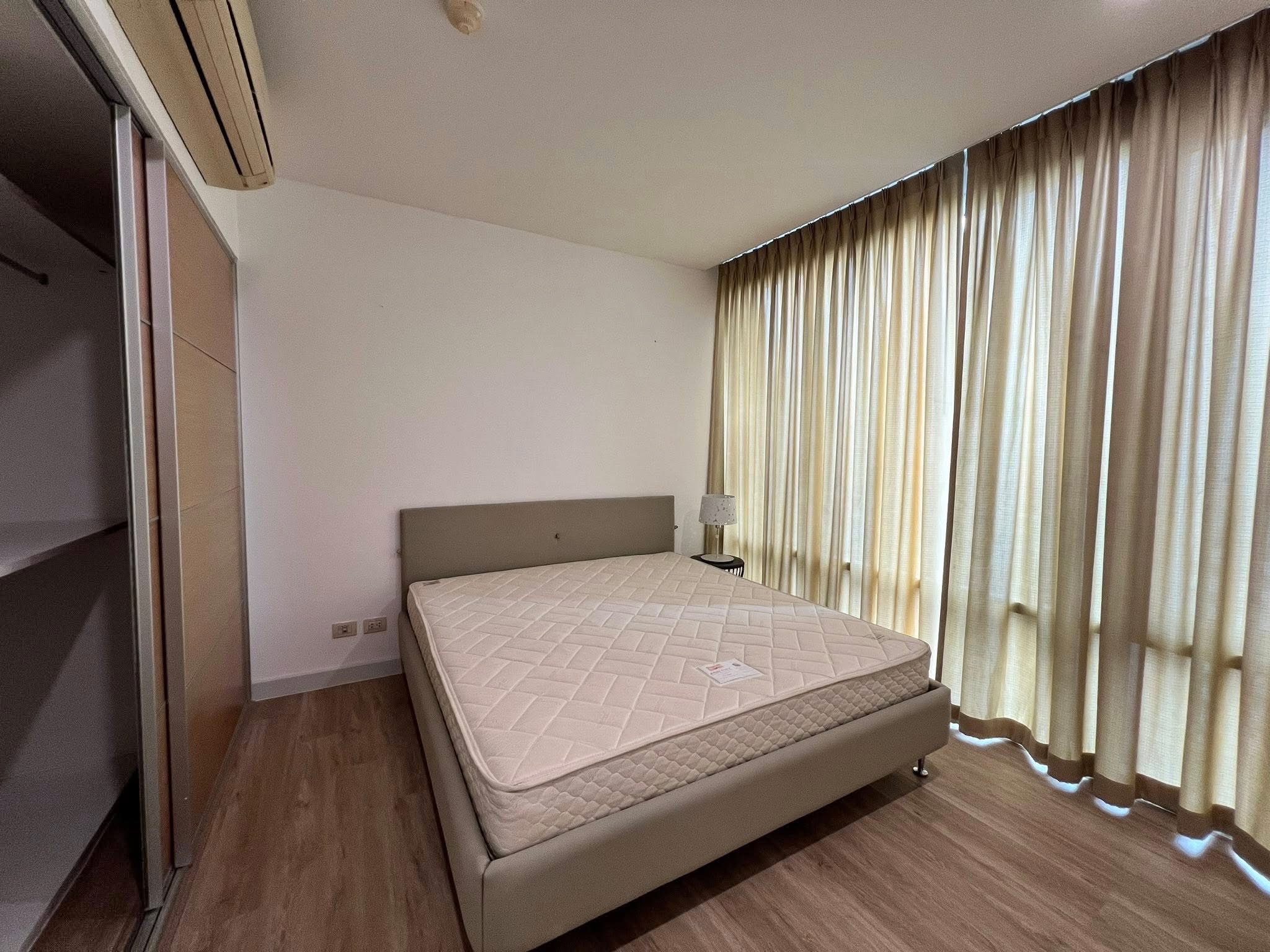 3-Bed 3-Bath 170 sqm Fullerton Sukhumvit Condo Near BTS Ekkamai for Rent 90K THB