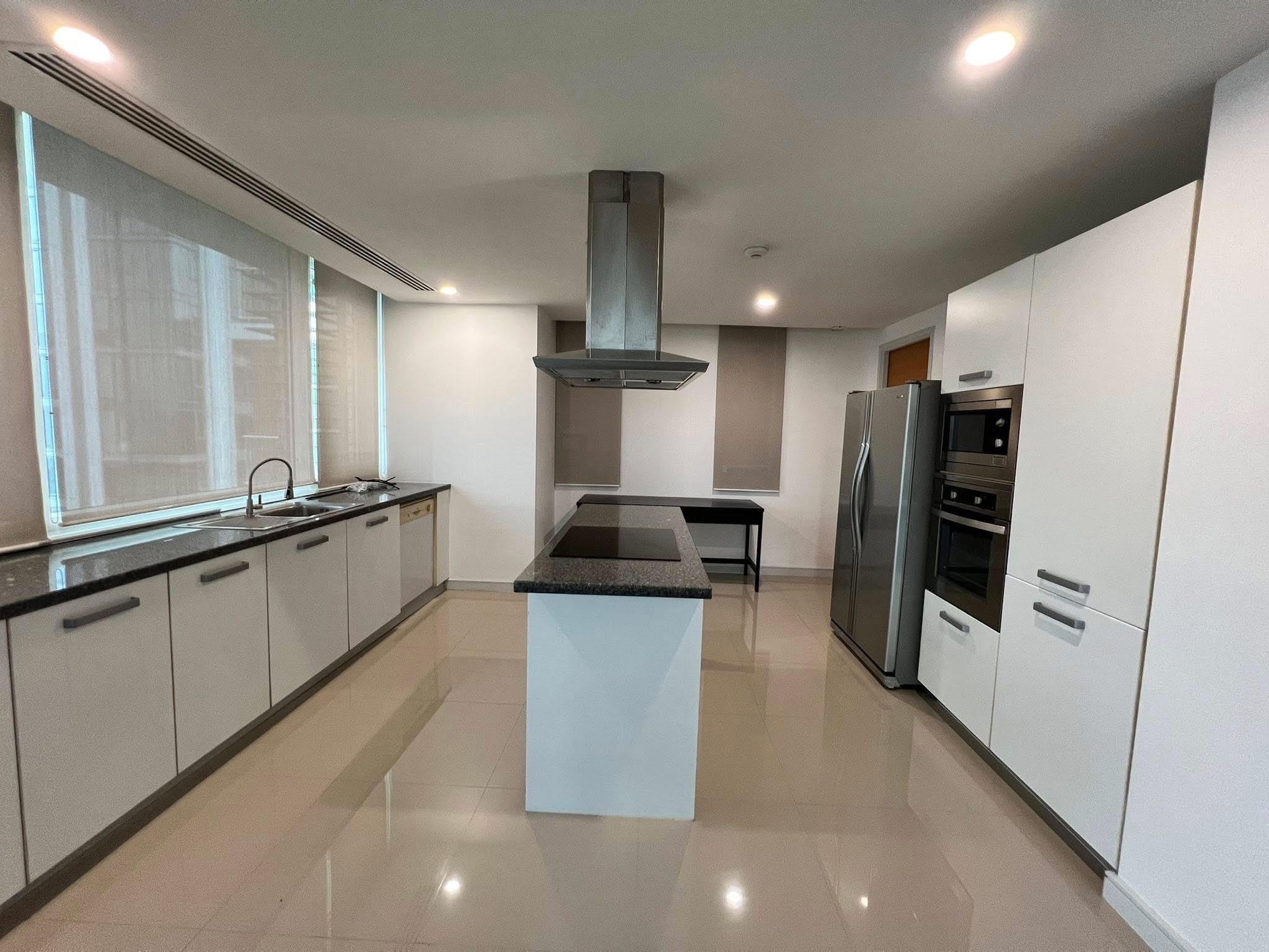 3-Bed 3-Bath 170 sqm Fullerton Sukhumvit Condo Near BTS Ekkamai for Rent 90K THB