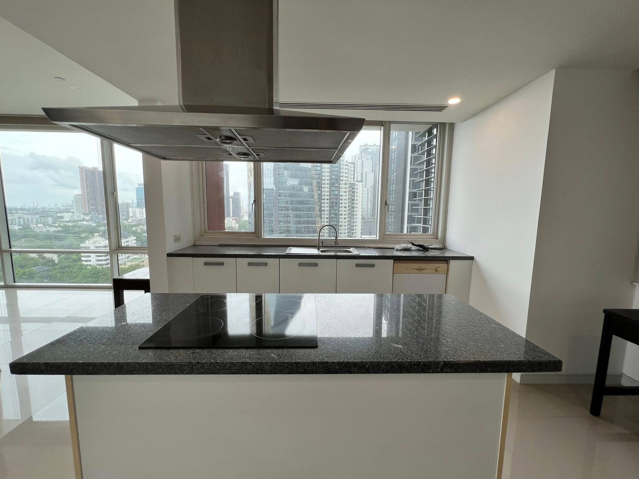 3-Bed 3-Bath 170 sqm Fullerton Sukhumvit Condo Near BTS Ekkamai for Rent 90K THB