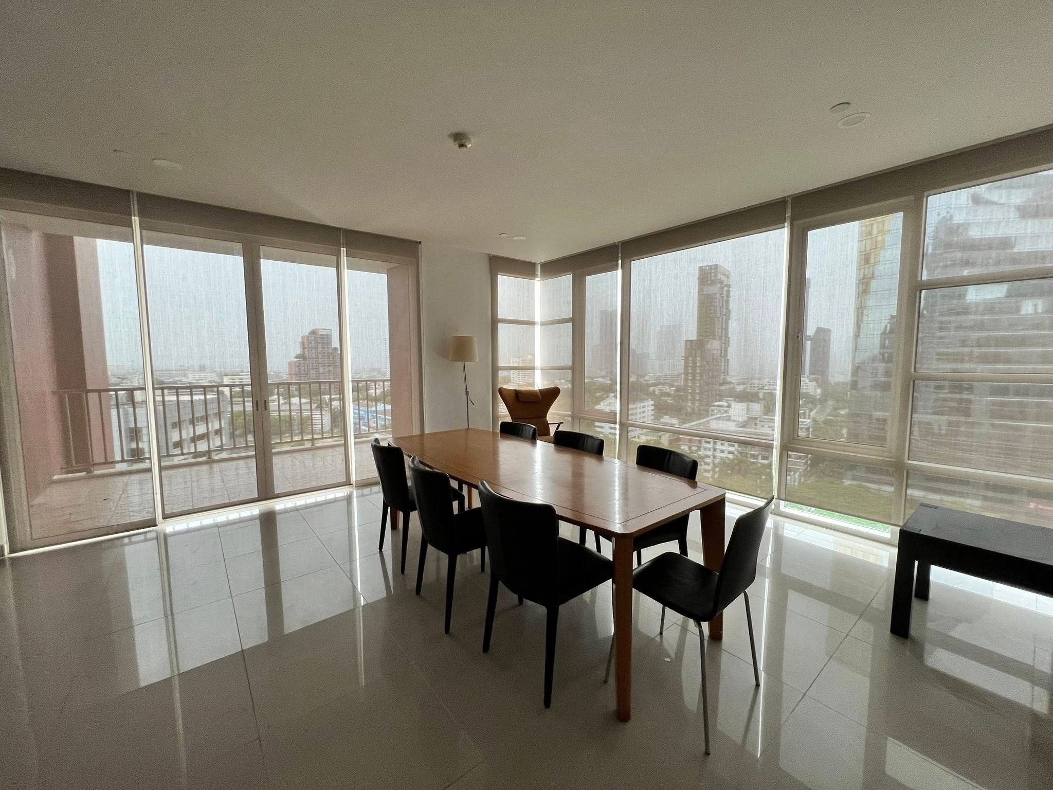3-Bed 3-Bath 170 sqm Fullerton Sukhumvit Condo Near BTS Ekkamai for Rent 90K THB