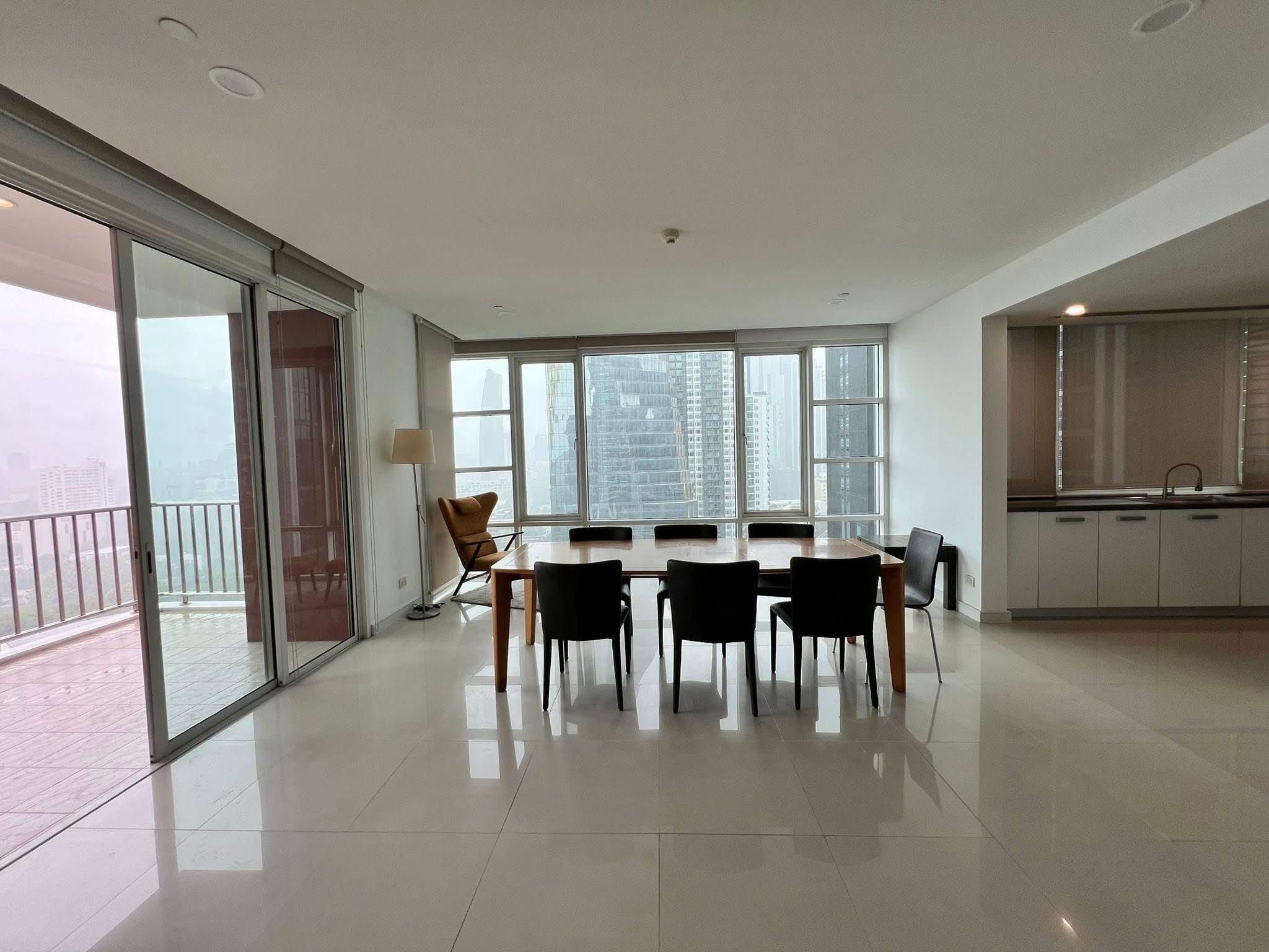 3-Bed 3-Bath 170 sqm Fullerton Sukhumvit Condo Near BTS Ekkamai for Rent 90K THB