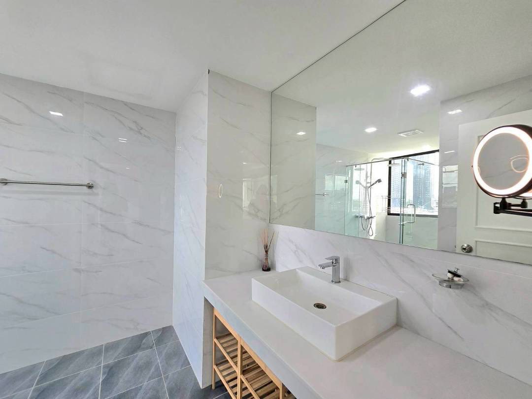 3-Bed 3-Bath 223sqm Condo at President Park Sukhumvit 24 near BTS Phrom Phong for Rent 68K THB