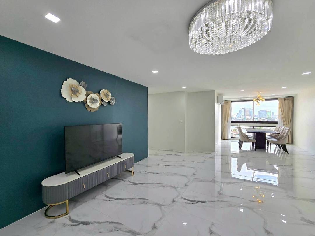 3-Bed 3-Bath 223sqm Condo at President Park Sukhumvit 24 near BTS Phrom Phong for Rent 68K THB