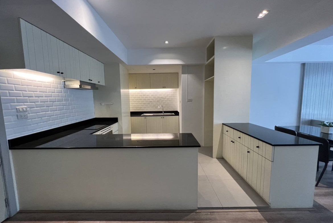 2-Bed 2-Bath 160 sqm Villa Bajaj Condo near BTS Asoke MRT Sukhumvit for Rent 85K THB