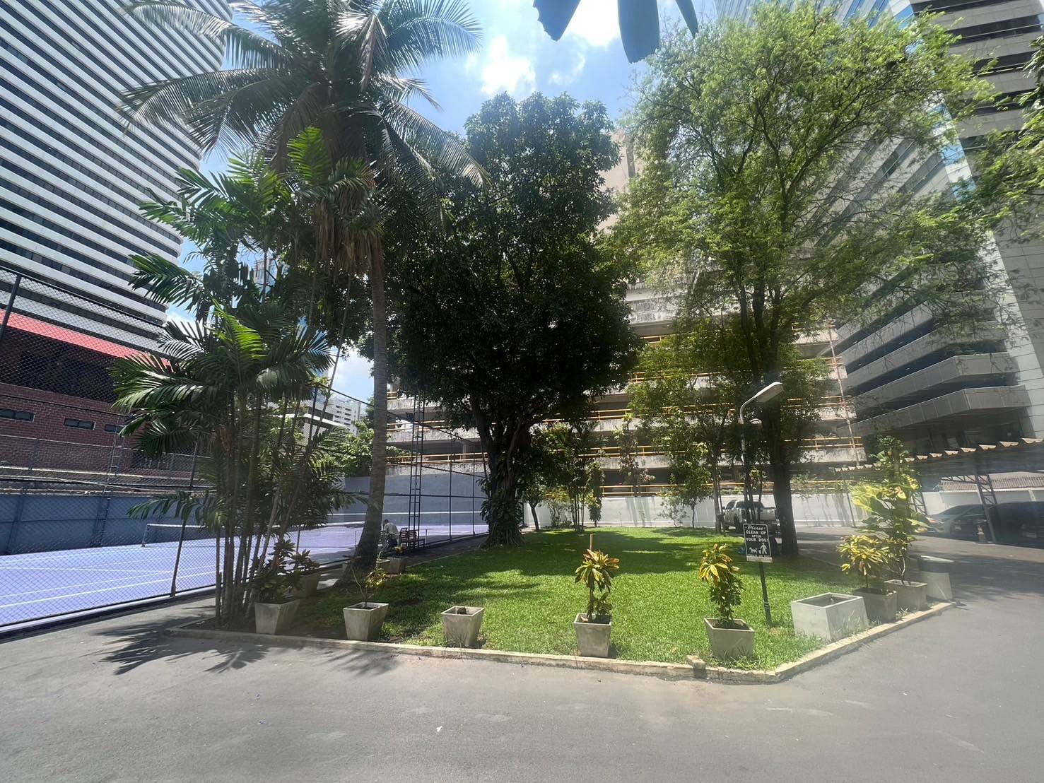 2-Bed 2-Bath 160 sqm Villa Bajaj Condo near BTS Asoke MRT Sukhumvit for Rent 85K THB