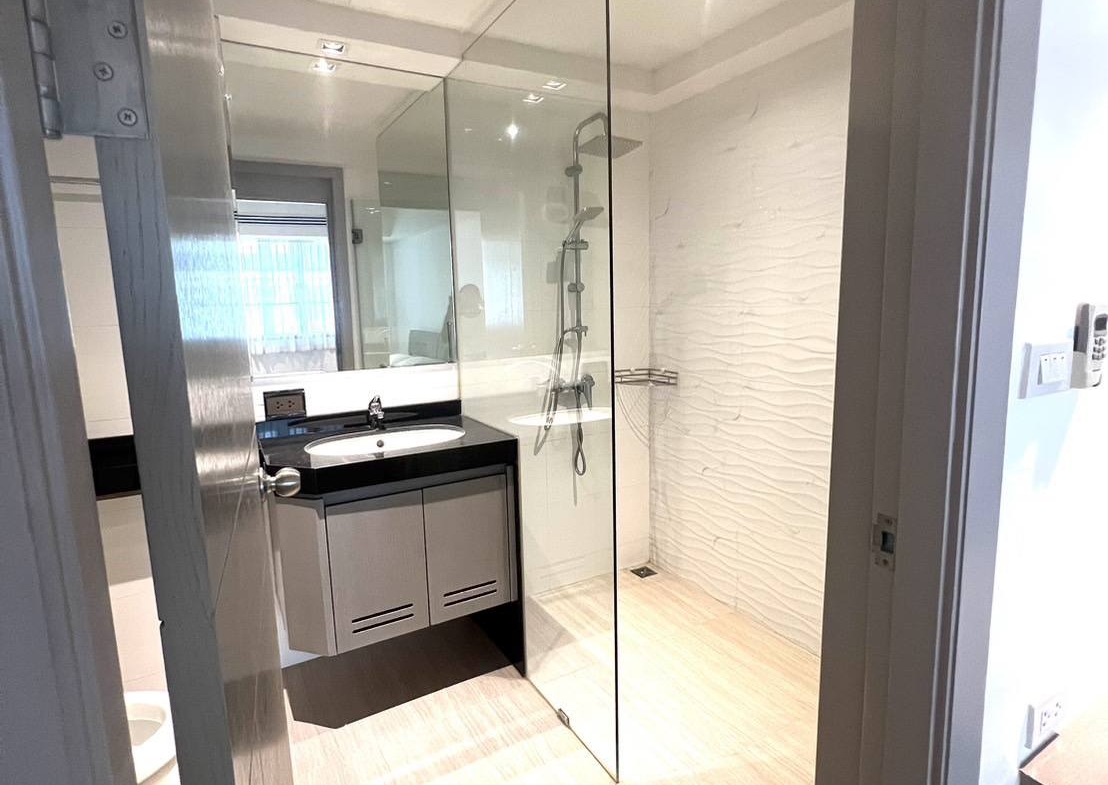 2-Bed 2-Bath 160 sqm Villa Bajaj Condo near BTS Asoke MRT Sukhumvit for Rent 85K THB