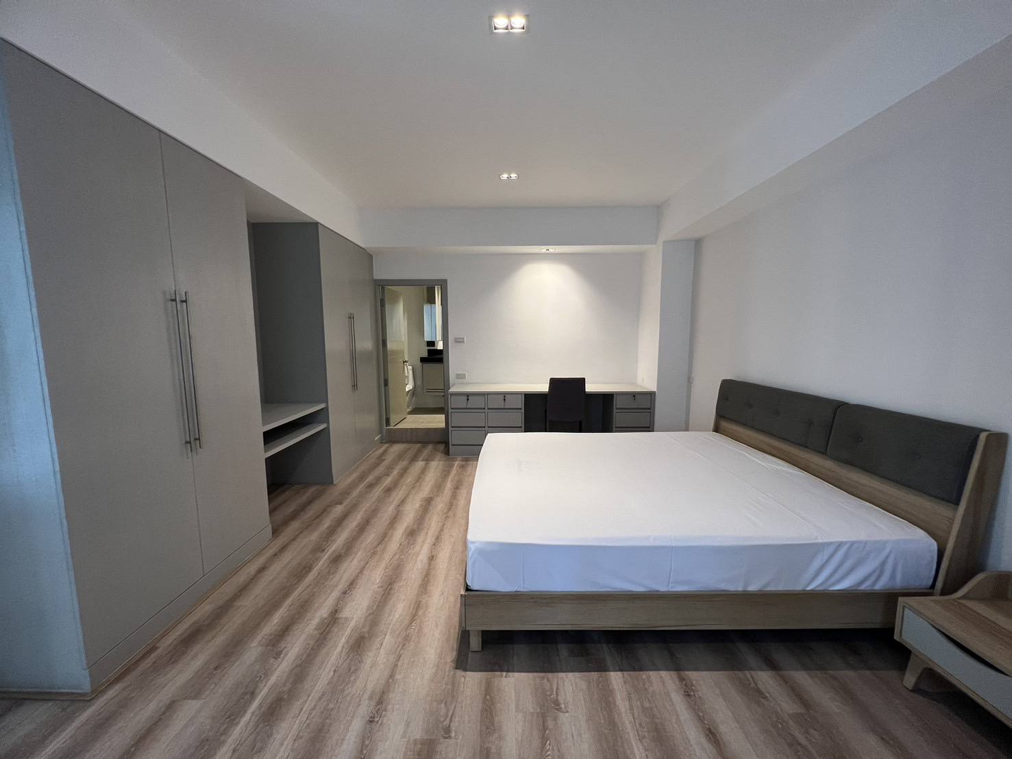 2-Bed 2-Bath 160 sqm Villa Bajaj Condo near BTS Asoke MRT Sukhumvit for Rent 85K THB
