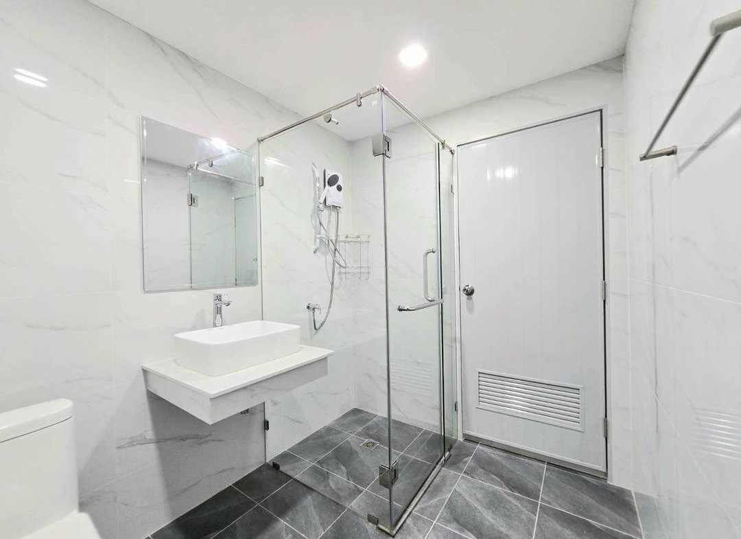 3-Bed 3-Bath 223sqm Condo at President Park Sukhumvit 24 near BTS Phrom Phong for Rent 68K THB