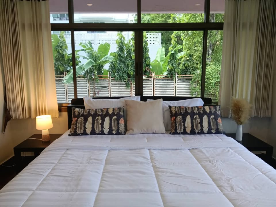 3-Bed 2-Bath 200 sqm Swasdi Mansion Sukhumvit 31 Condo Near Phrom Phong BTS for Rent 55K THB