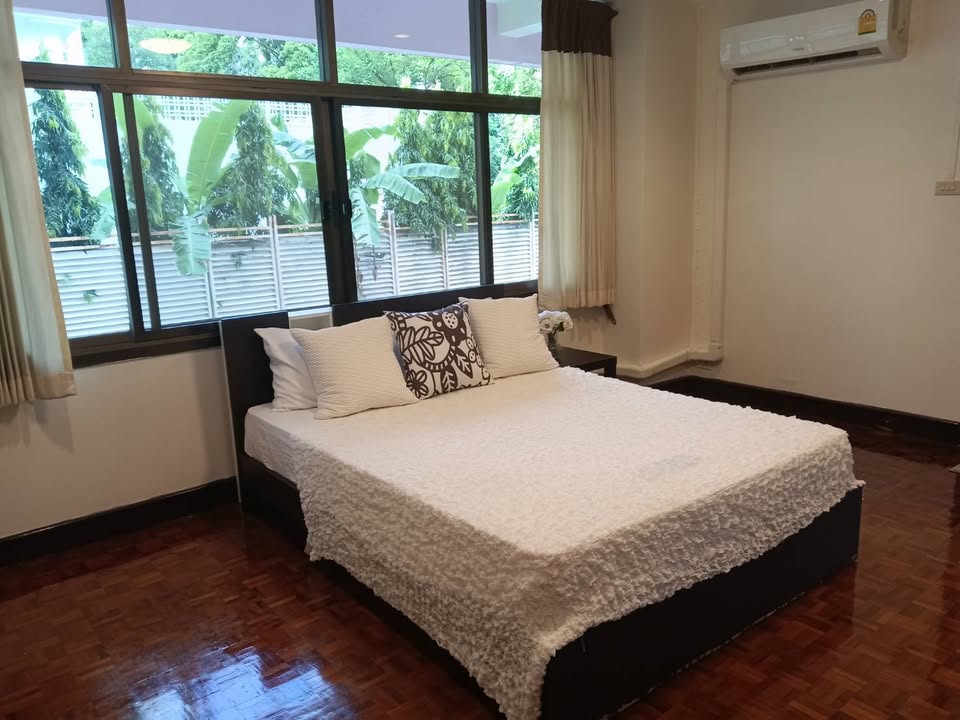 3-Bed 2-Bath 200 sqm Swasdi Mansion Sukhumvit 31 Condo Near Phrom Phong BTS for Rent 55K THB
