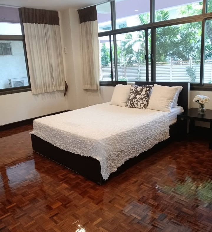 3-Bed 2-Bath 200 sqm Swasdi Mansion Sukhumvit 31 Condo Near Phrom Phong BTS for Rent 55K THB