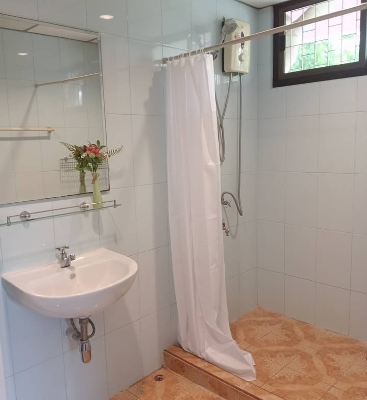 3-Bed 2-Bath 200 sqm Swasdi Mansion Sukhumvit 31 Condo Near Phrom Phong BTS for Rent 55K THB