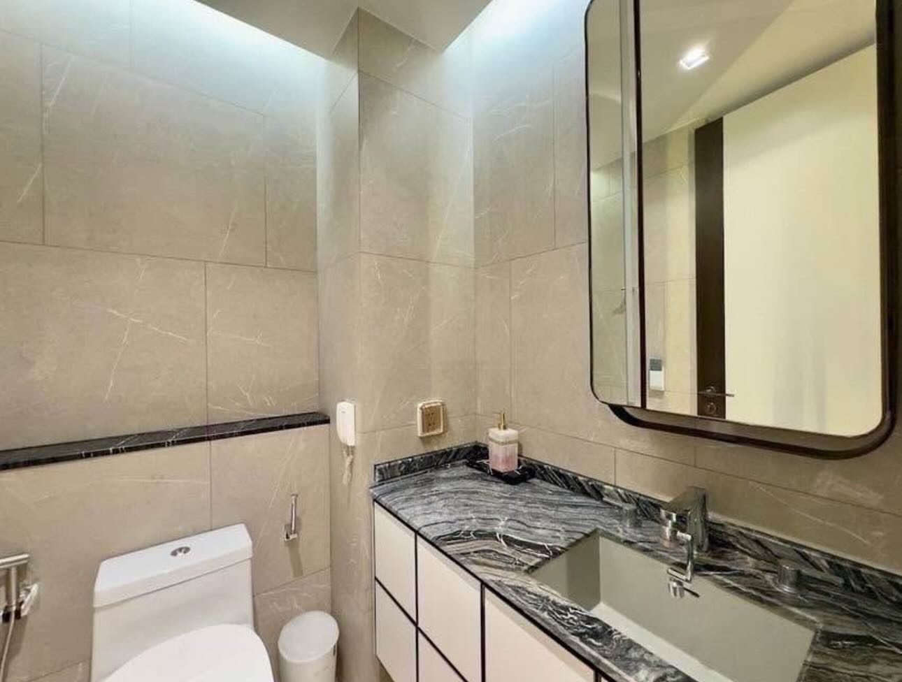 1-Bed 1-Bath 53 sqm Condo at The Reserve Hideaway Ekkamai near BTS Ekkamai for Rent 58K THB or Sale 13.9M THB
