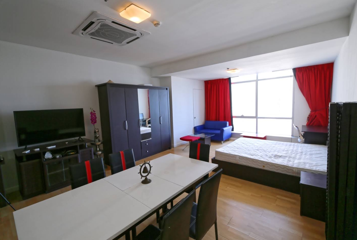 Studio 1-Bath 47 sqm Condo at Baan Sathorn Chaopraya Near BTS Saphan Taksin for Rent 13,000 THB / Sale 4.5M THB