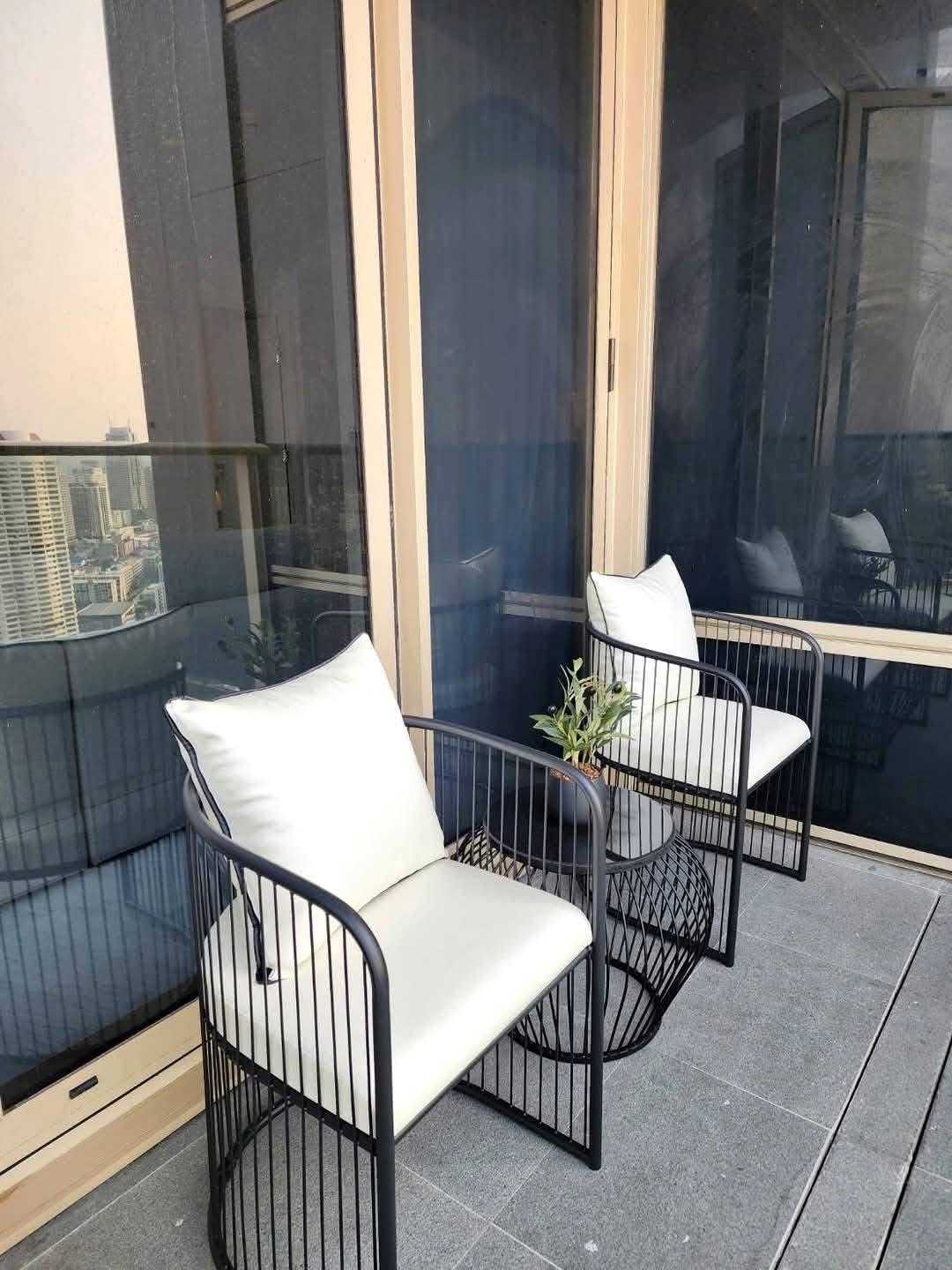 2-Bed 3-Bath 117 sqm Four Seasons Condo Near BTS Saphan Taksin for Rent 300K THB