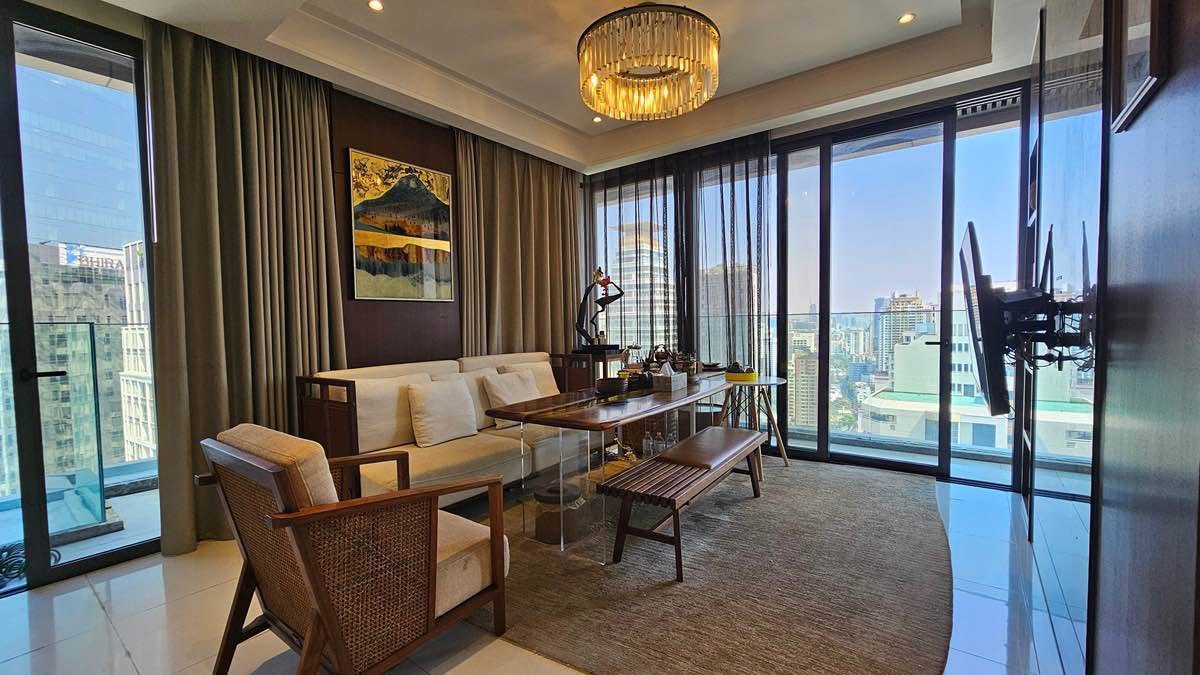 2-Bed 2-Bath 96 sqm Fullerton Sukhumvit Condo near BTS Ekkamai for Sale 19M THB