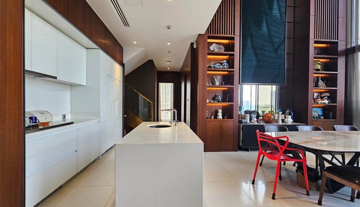 2-Bed 2-Bath 96 sqm Fullerton Sukhumvit Condo near BTS Ekkamai for Sale 19M THB