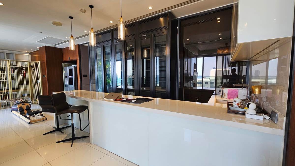 2-Bed 2-Bath 96 sqm Fullerton Sukhumvit Condo near BTS Ekkamai for Sale 19M THB