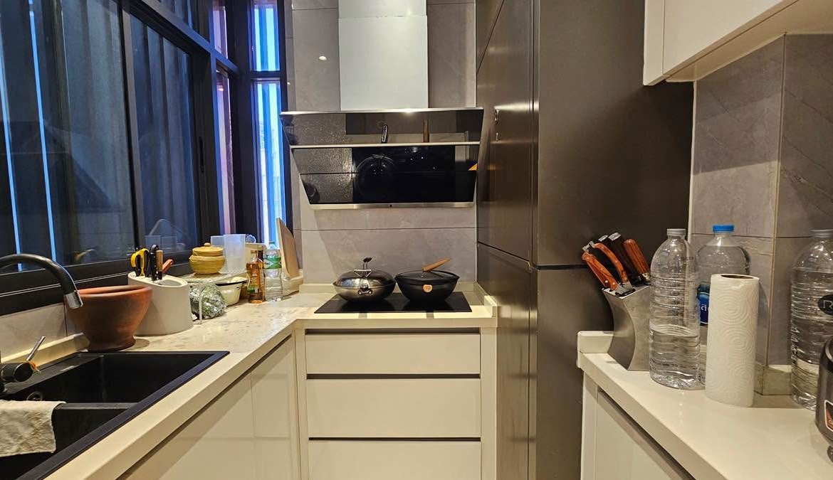 2-Bed 2-Bath 96 sqm Fullerton Sukhumvit Condo near BTS Ekkamai for Sale 19M THB